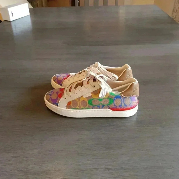 Coach Signature Tennis Shoes NWT Brand New Still Has Paper Inside - Picture 3 of 6